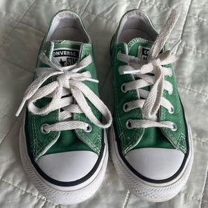 Kids green converse low tops size 11